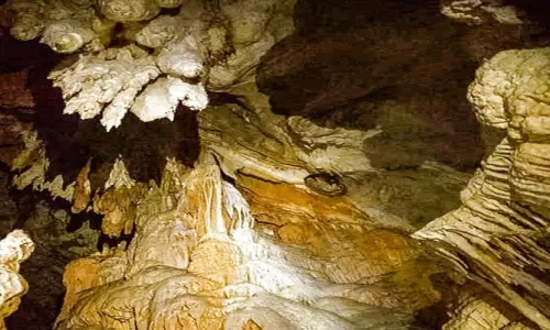 Caverna de Leo
